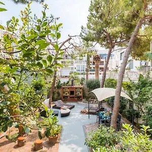 3 Bedroom With Private Garden On Location Centre Apartment